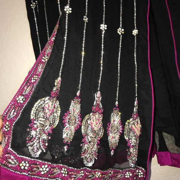 Size M Contact for more - Picture 3 of 6